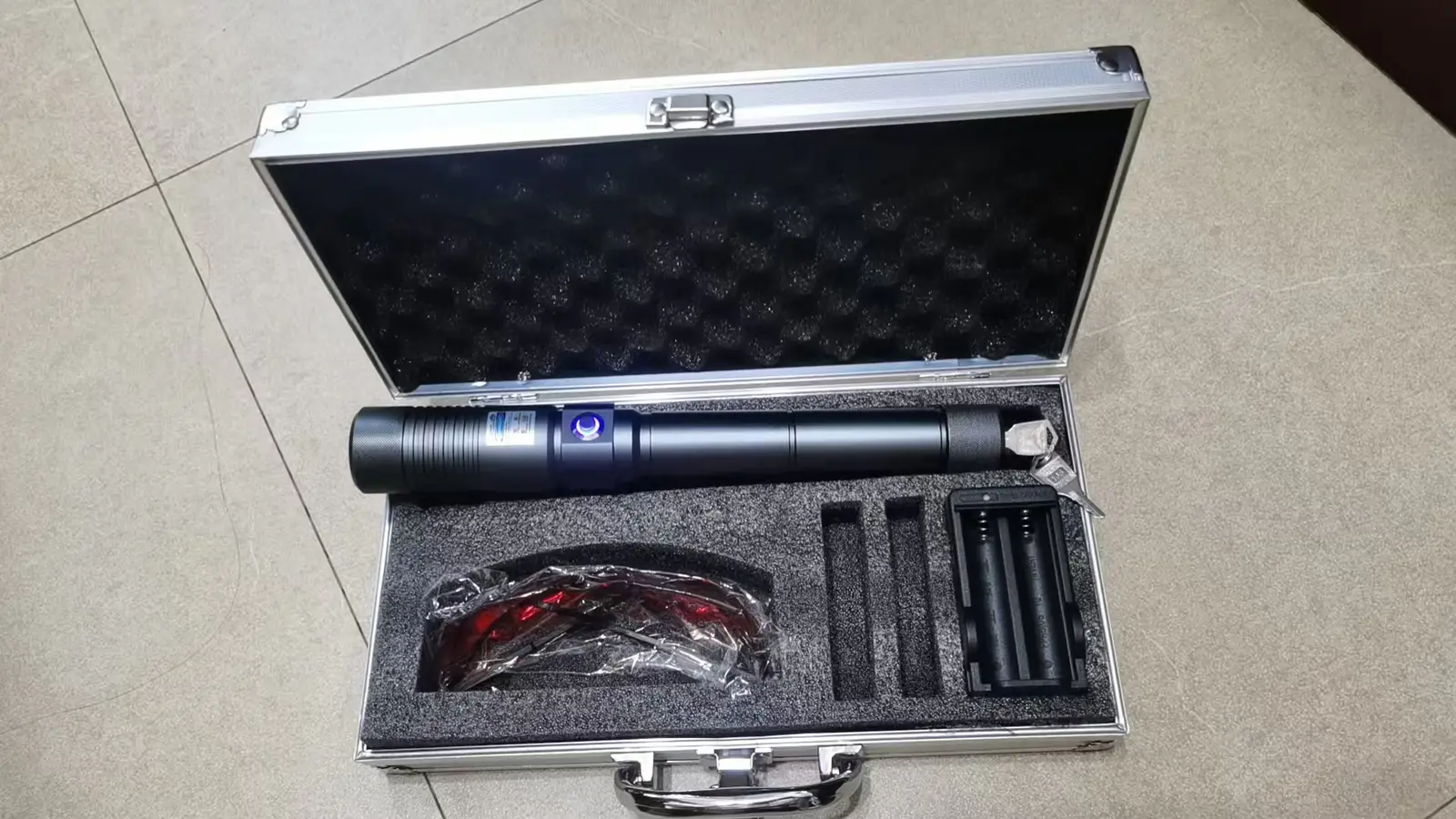 Long Range 450nm Blue Beam Laser - Dual 18650 Battery Kit, SKU B01.6, >1mw power, 450nm blue laser wavelength, Black color, product thumbnail 6