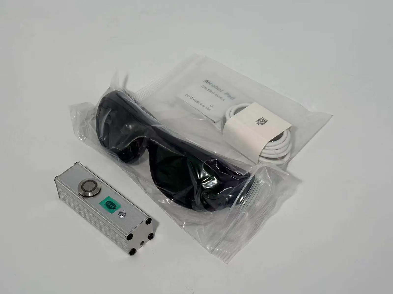 1064nm Infrared Laser Pointer – Invisible Beam Mini Stainless Steel Rechargeable Laser  40000mw, SKU LP40, 40000mw power, 1064nm red laser wavelength, silver color, product thumbnail 3